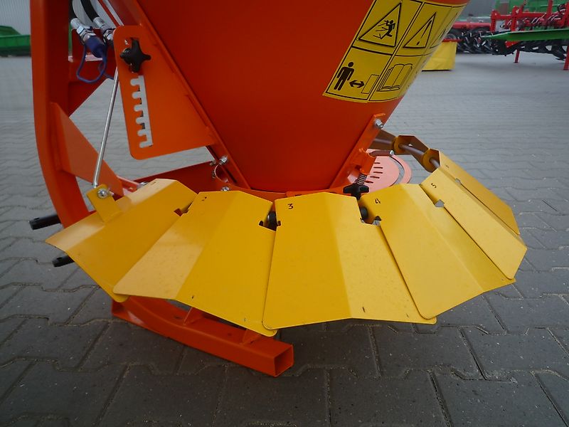 Pronar Sand-Salz-Streuer PS 250 mit Gelenkwellenantrieb überjährig