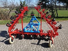 Schmotzer 12 reihige Rau Fronthackemit Weiste Akkord Schnellkuppler Reihenabdsatnd 45 cm stufenlos verschiebbar mit Kulturschutzscheiben 3 Hackmesser pro Reihe Kombibock für Heckantrieb und ideal auch für Zwischenachsanbau