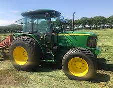 John Deere 5515