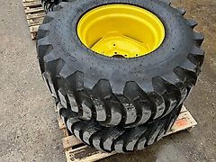 John Deere Industriebereifung / John Deere 3038E