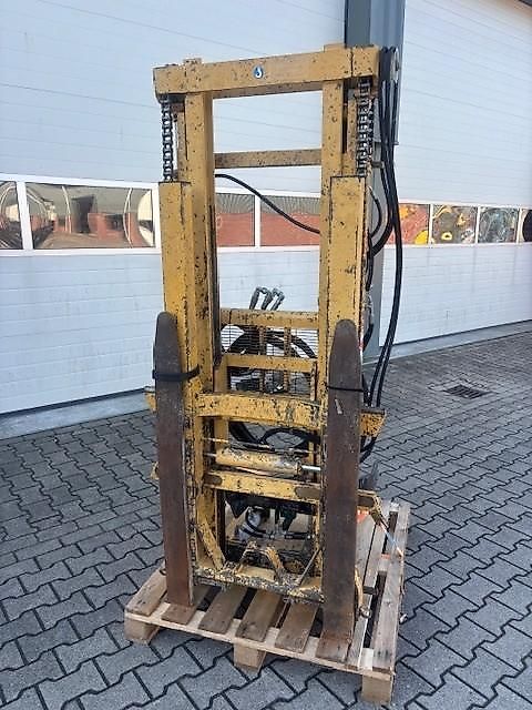 CM  FRONTHEFMAST NH T5000/TLA/TL HEFMAST FRONT 16DBCH 1600KG 280