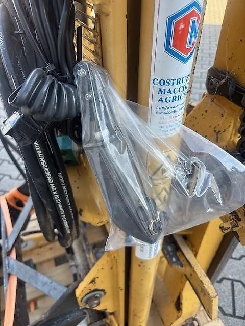 CM  FRONTHEFMAST NH T5000/TLA/TL HEFMAST FRONT 16DBCH 1600KG 280