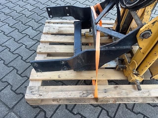 CM  FRONTHEFMAST NH T5000/TLA/TL HEFMAST FRONT 16DBCH 1600KG 280