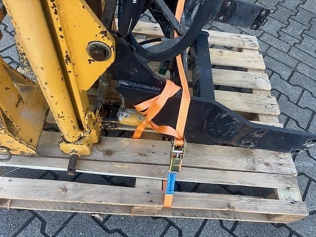 CM  FRONTHEFMAST NH T5000/TLA/TL HEFMAST FRONT 16DBCH 1600KG 280