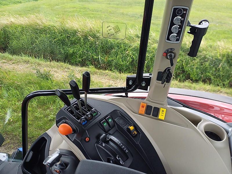 Massey Ferguson 5M.115 Dyna-4