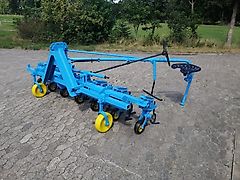 Schmotzer 6 Reihiges Exackthackgerät über Handsteuerung im Heck mit je 45cm Reihenabstand Rahmenbreite 285cm