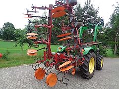 Kongskilde 8 reihige Kongskilde Hacke hydraulische Klappung mit Hohlscheiben & Gänsefußscharen