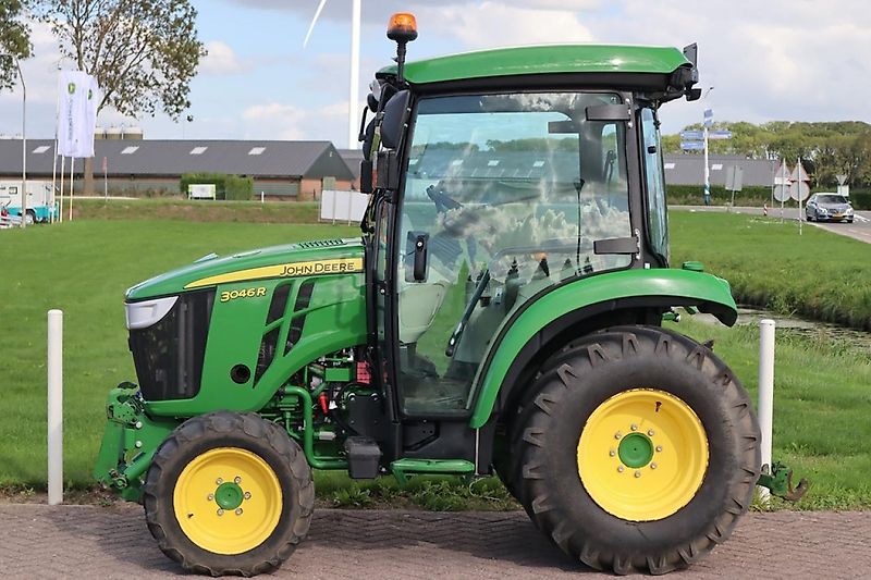 John Deere 3046R TRACTOR