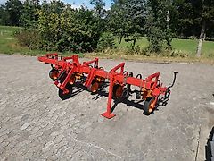 Kongskilde Vibro Beta 4 Reihiges Hackgerät mit Scheibensech zur Sprführung Rahmenbreite 320mm mit 450mm gezackten Kulturschutzscheiben Reihenabstand 750mm 75cm Sämtliche Anbauteile geschraubt &Stufenlos Anpassbar