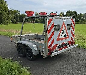Trebbiner VZ 615 Absperrtafel FAT Nissen Horizont Verkehrsleittafel Verkehrsleitanhänger Verkehrssicherungsanhänger Leitanhänger