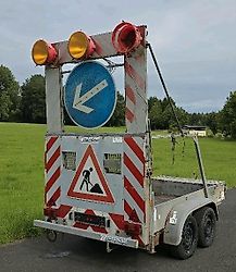 Trebbiner VZ 615 Absperrtafel FAT Nissen Horizont Verkehrsleittafel Verkehrsleitanhänger Verkehrssicherungsanhänger Leitanhänger