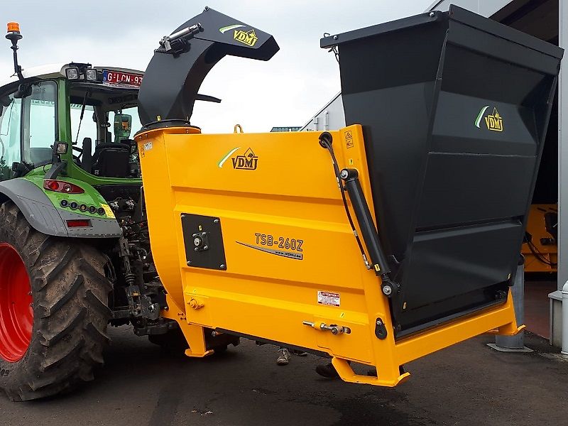 VDMJ TSB-260Z Einstreumaschine mit 300 Grad Drehturm Schleppermaschine