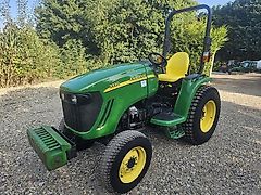 John Deere 3320