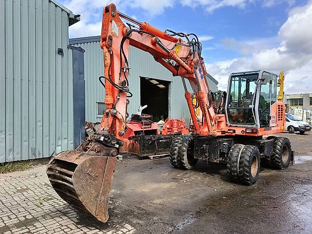 Hitachi Fiat-Hitachi FH120W bandenkraan Wheel Excavator graafmachine