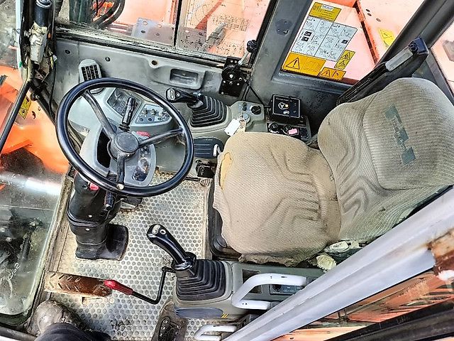 Hitachi Fiat-Hitachi FH120W bandenkraan Wheel Excavator graafmachine