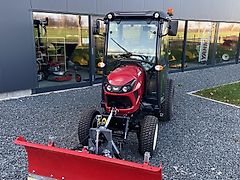 Yanmar SA 424 Q mit Kabine und Winterausrüstung
