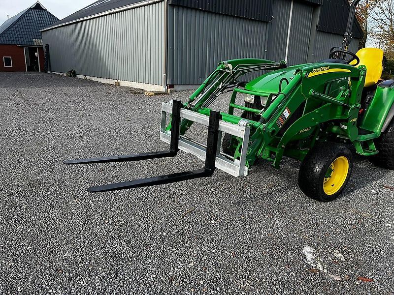 John Deere 3045r