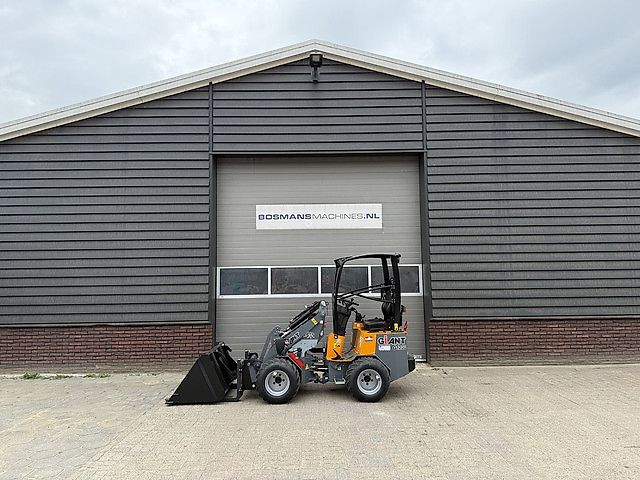 Giant G1200 minishovel / kniklader NIEUW €400 LEASE