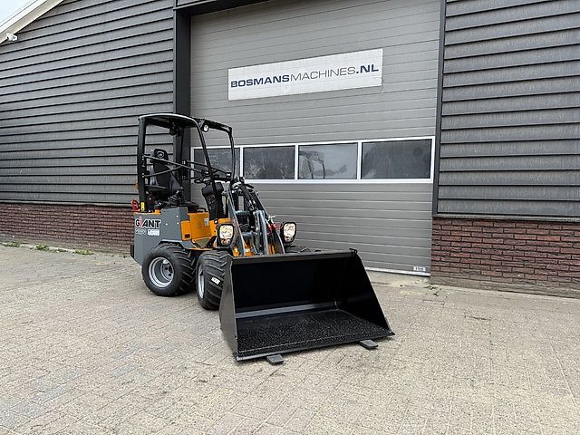 Giant G1200 minishovel / kniklader NIEUW €400 LEASE