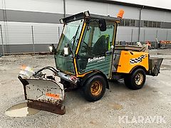 Redskapsbärare Belos Trans Pro 54 med vikplog och sandspridare