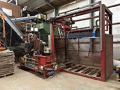 Oldenhuis & Prinsen Palletiseermachine met naaiband, afduwer en DeLignie afweger