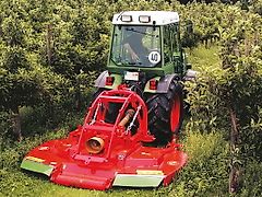 Humus STO 230, STO 260 | Sehr flach und mit glatter Oberfläche gleitet es unter tief hängenden Ästen hindurch, ohne Zweige und Früchte zu beschädigen