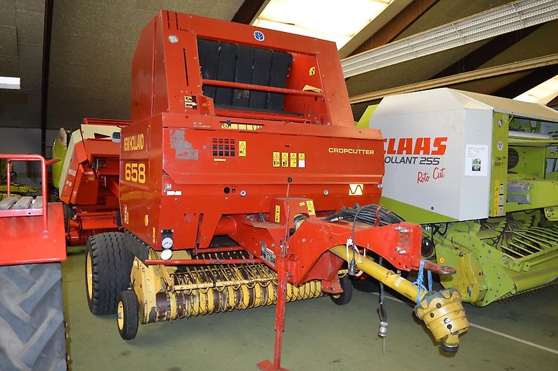 New Holland 658