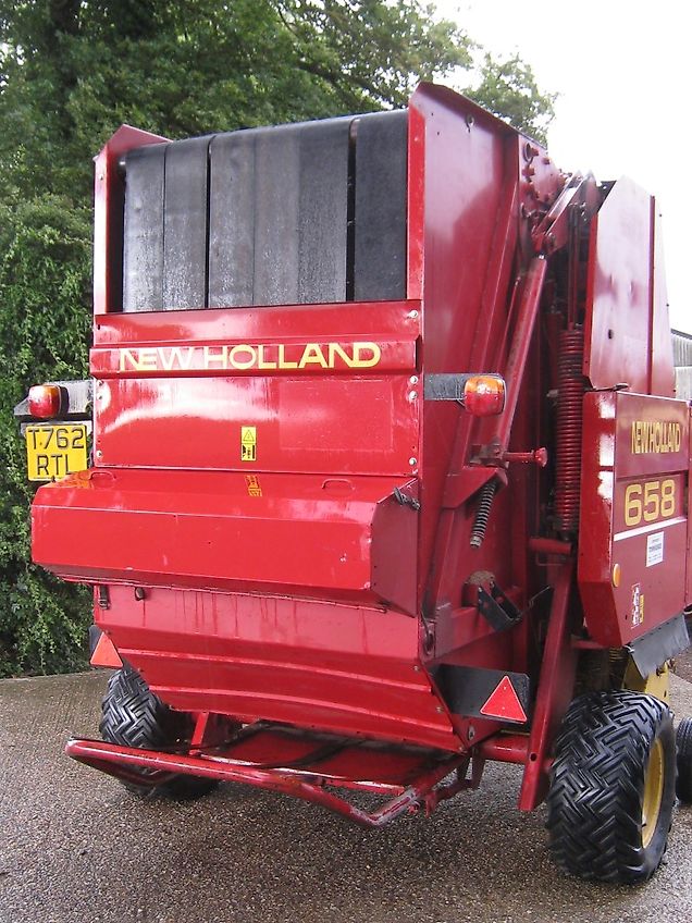 New Holland 658