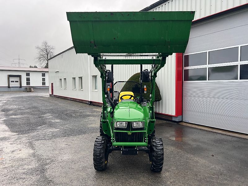 John Deere 3025E