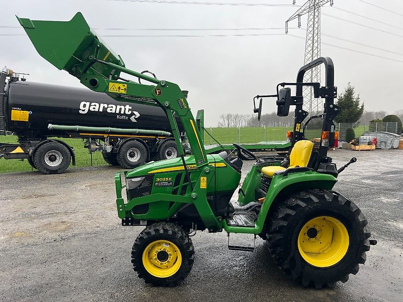 John Deere 3025E