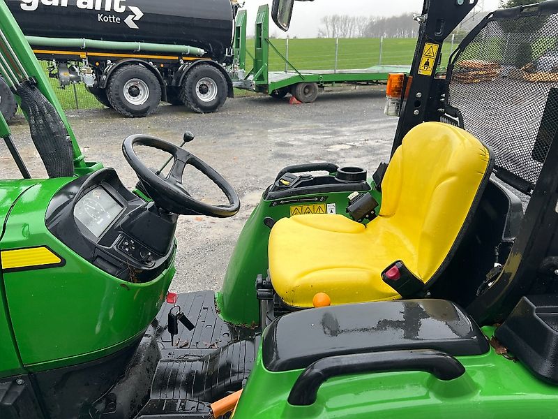 John Deere 3025E