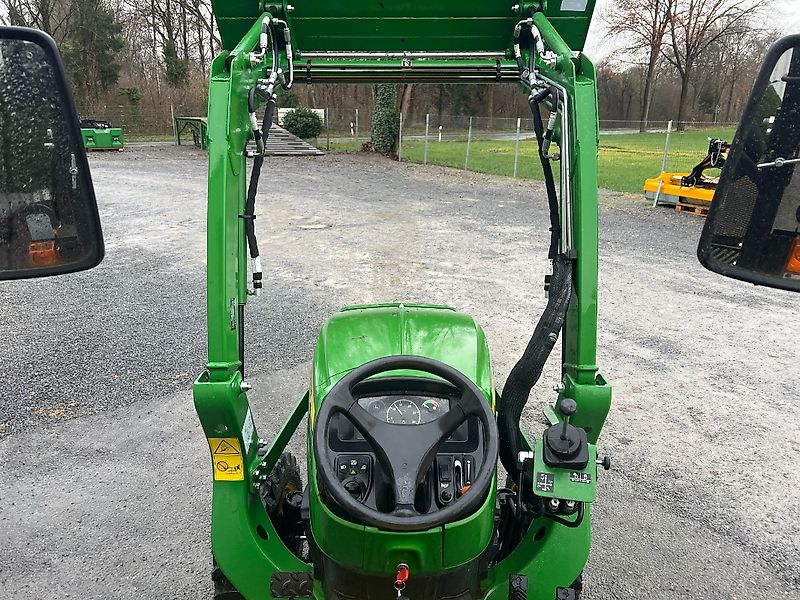 John Deere 3025E