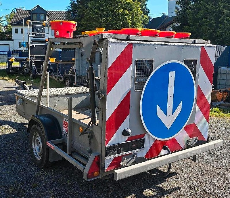 Horizont LED Absperrtafel VZ616 FAT Verkehrsleittafel Verkehrssicherungsanhänger Sperrwand Nissen Trebbiner