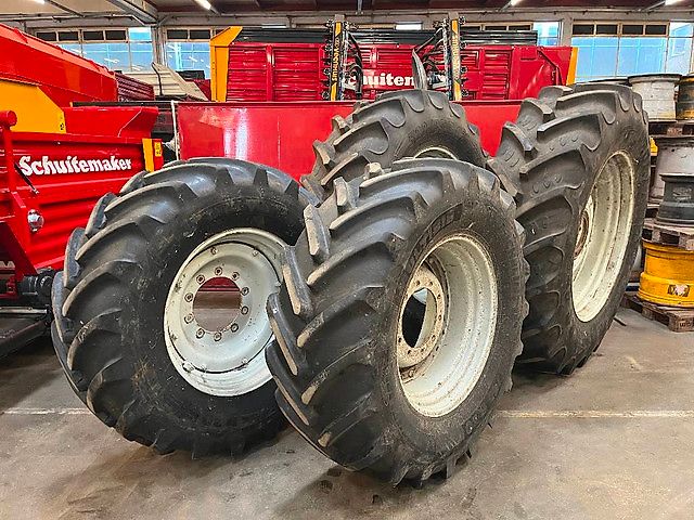 Michelin 540/65R30 MultiBIB / BKT 520/85R42 AgriMAX