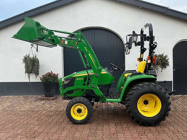 John Deere E02