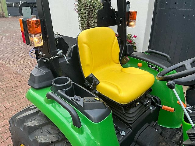 John Deere E02