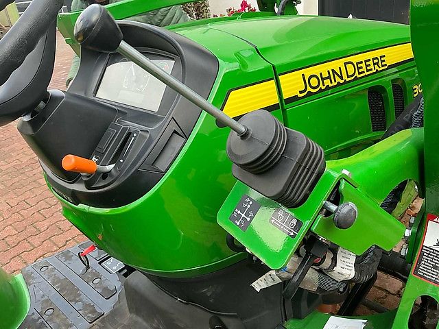 John Deere E02