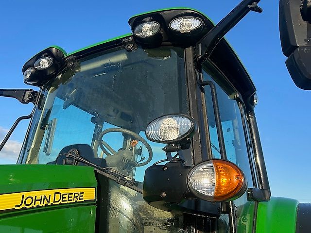 John Deere 6110M