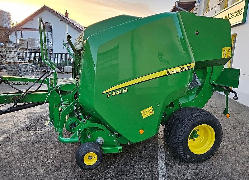 John Deere F441 M