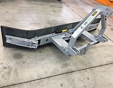 Zocon rubberschuif 2.70 mtr. met 3-puntsbok en lepelinsteek NIEUW! Zocon rubberschuif 2.70 mtr. met 3-puntsbok en lepelinsteek NIEUW!