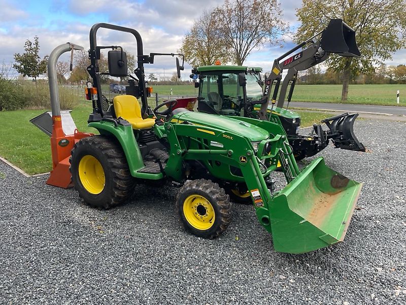 John Deere 3025 E mit 300 E Frontlader