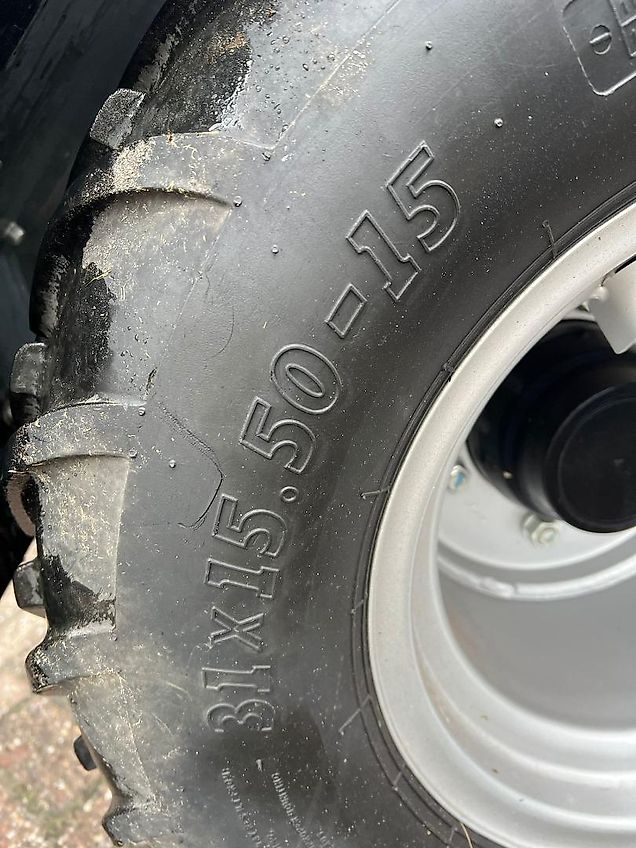 Giant G 2500HD wiellader shovel knikshovel gebruikt