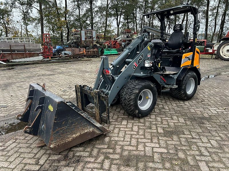 Giant G 2500HD wiellader shovel knikshovel gebruikt