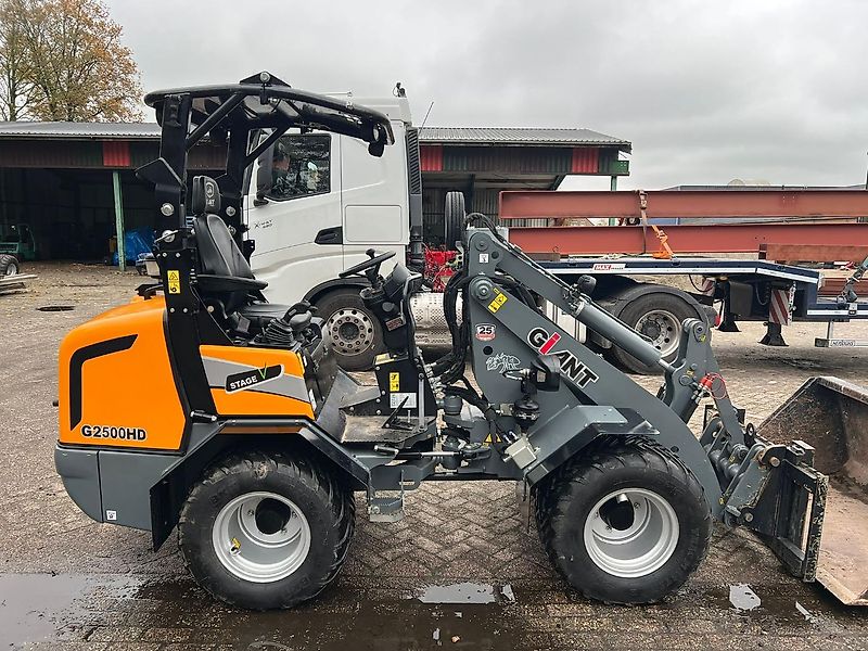 Giant G 2500HD wiellader shovel knikshovel gebruikt