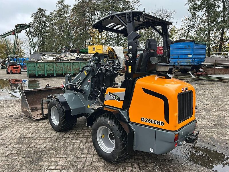 Giant G 2500HD wiellader shovel knikshovel gebruikt