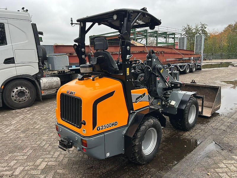 Giant G 2500HD wiellader shovel knikshovel gebruikt