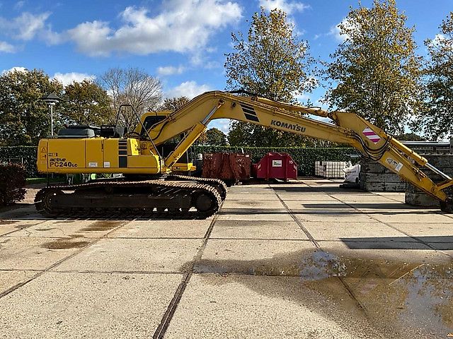 Komatsu Active PC240LC