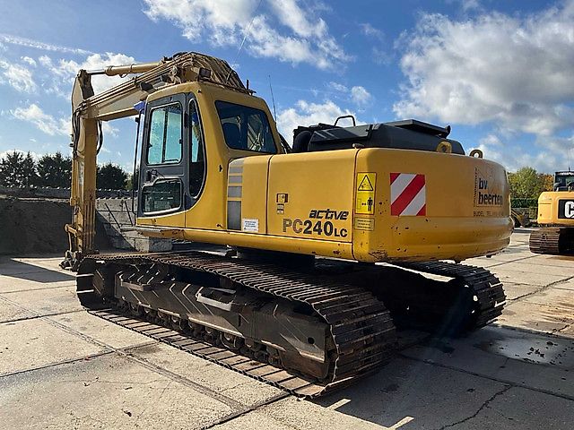 Komatsu Active PC240LC