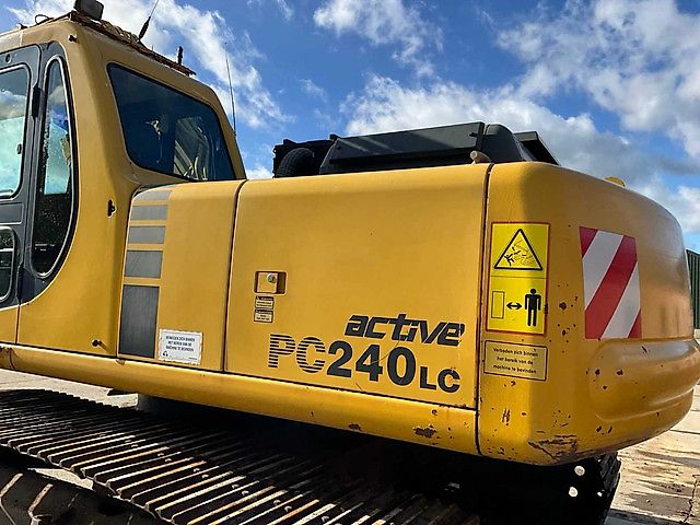 Komatsu Active PC240LC