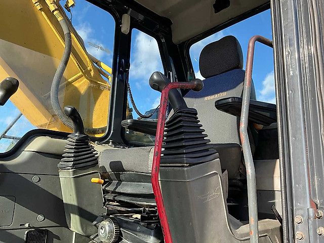 Komatsu Active PC240LC